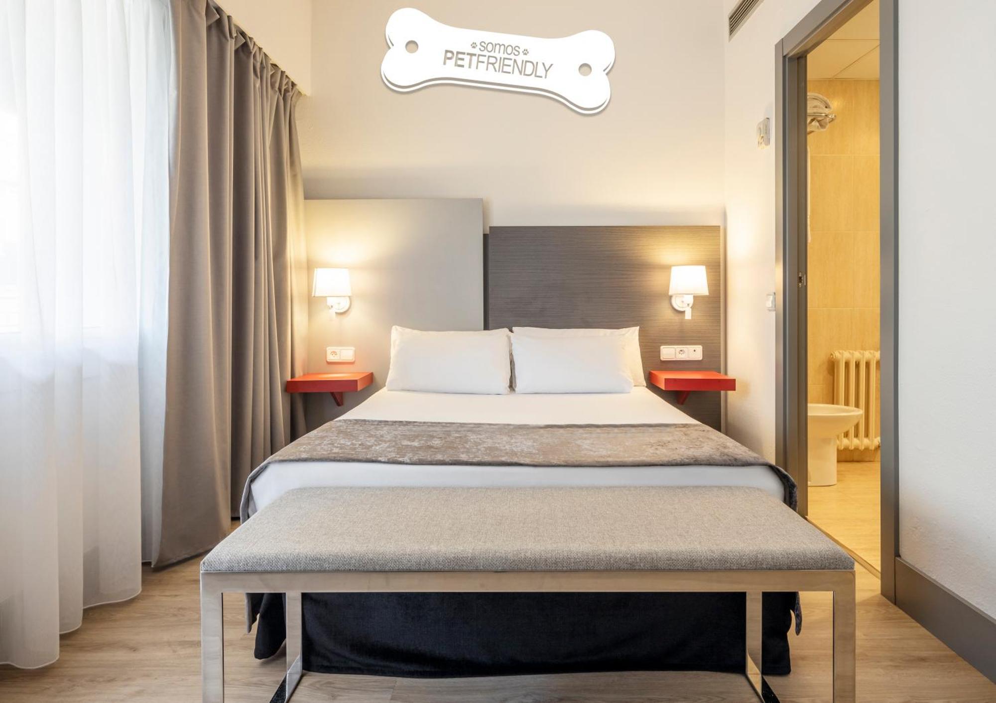 Hotel Ilunion Romareda Saragossa Zimmer foto
