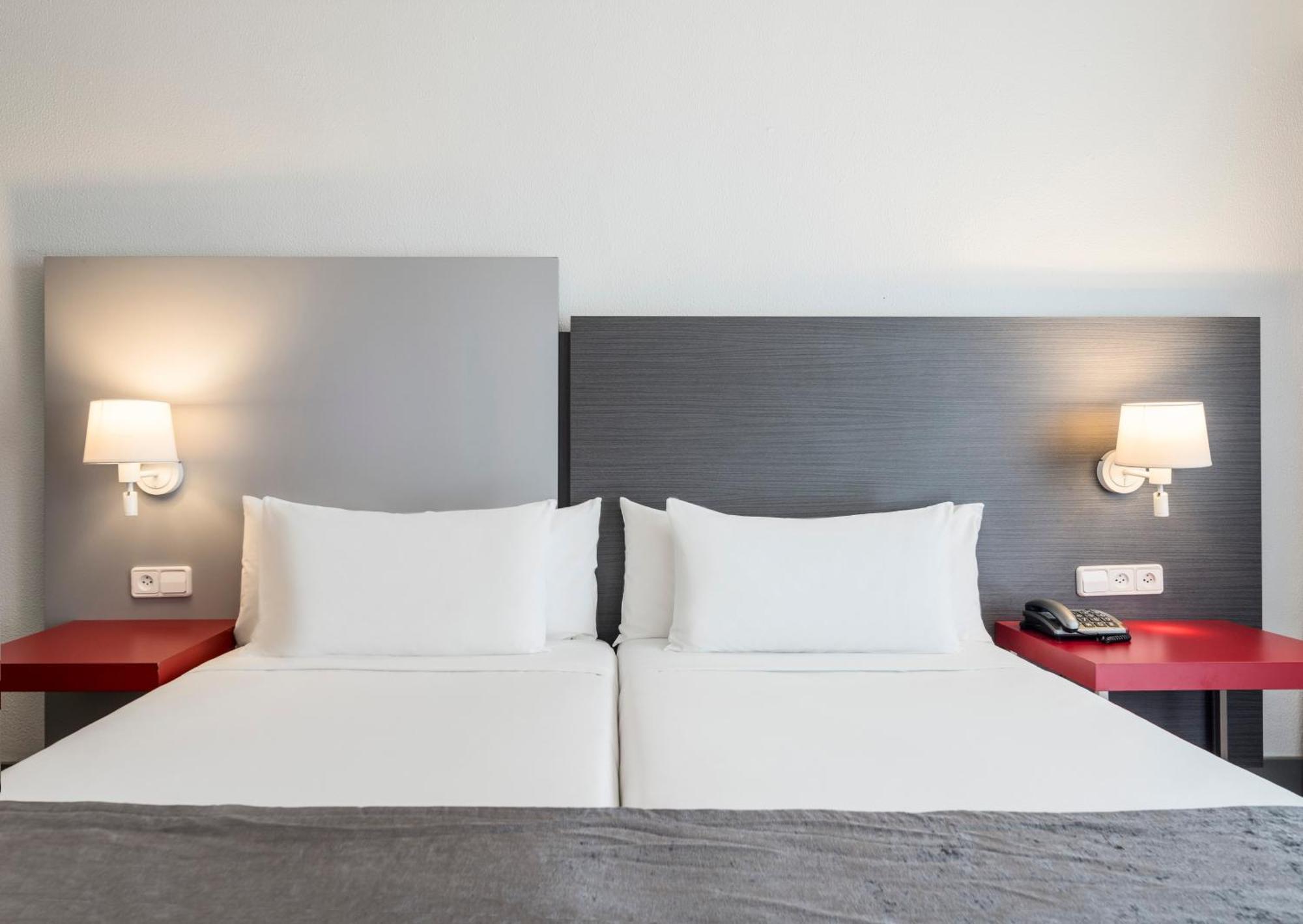Hotel Ilunion Romareda Saragossa Zimmer foto